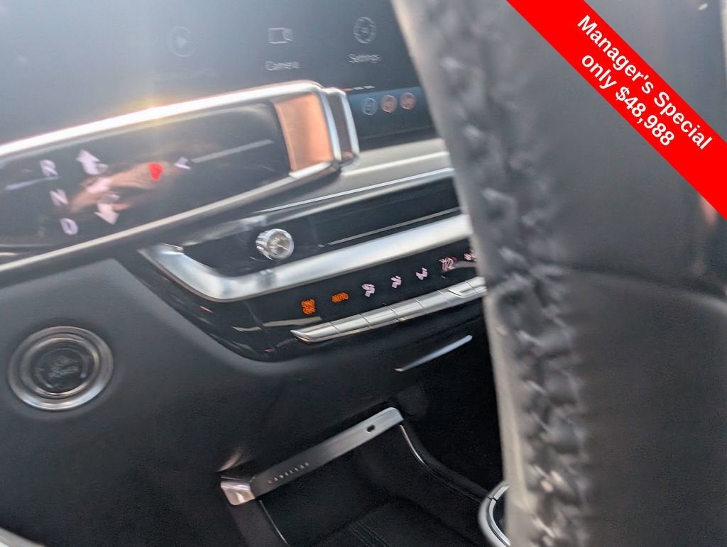 2025 Cadillac LYRIQ Luxury 3